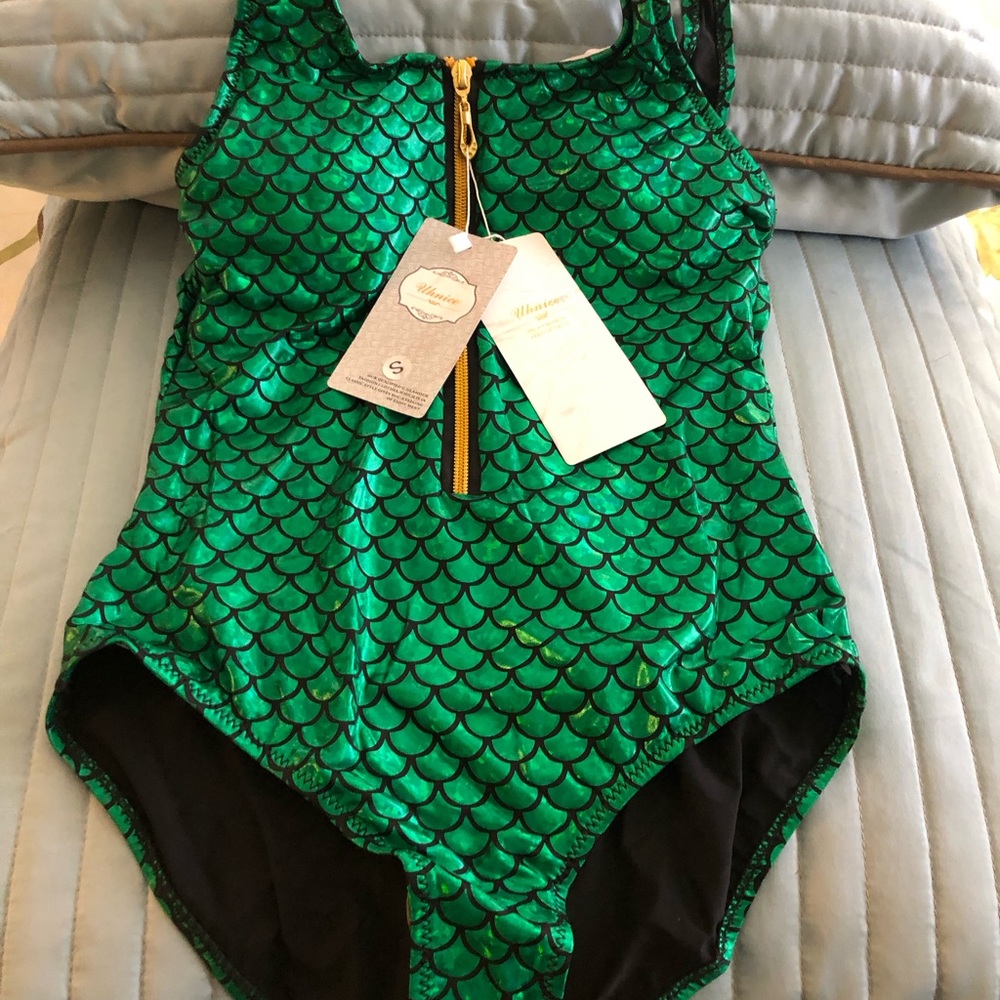 NWT Uhnice Enchanting Emerald Mermaid Swimsuit!